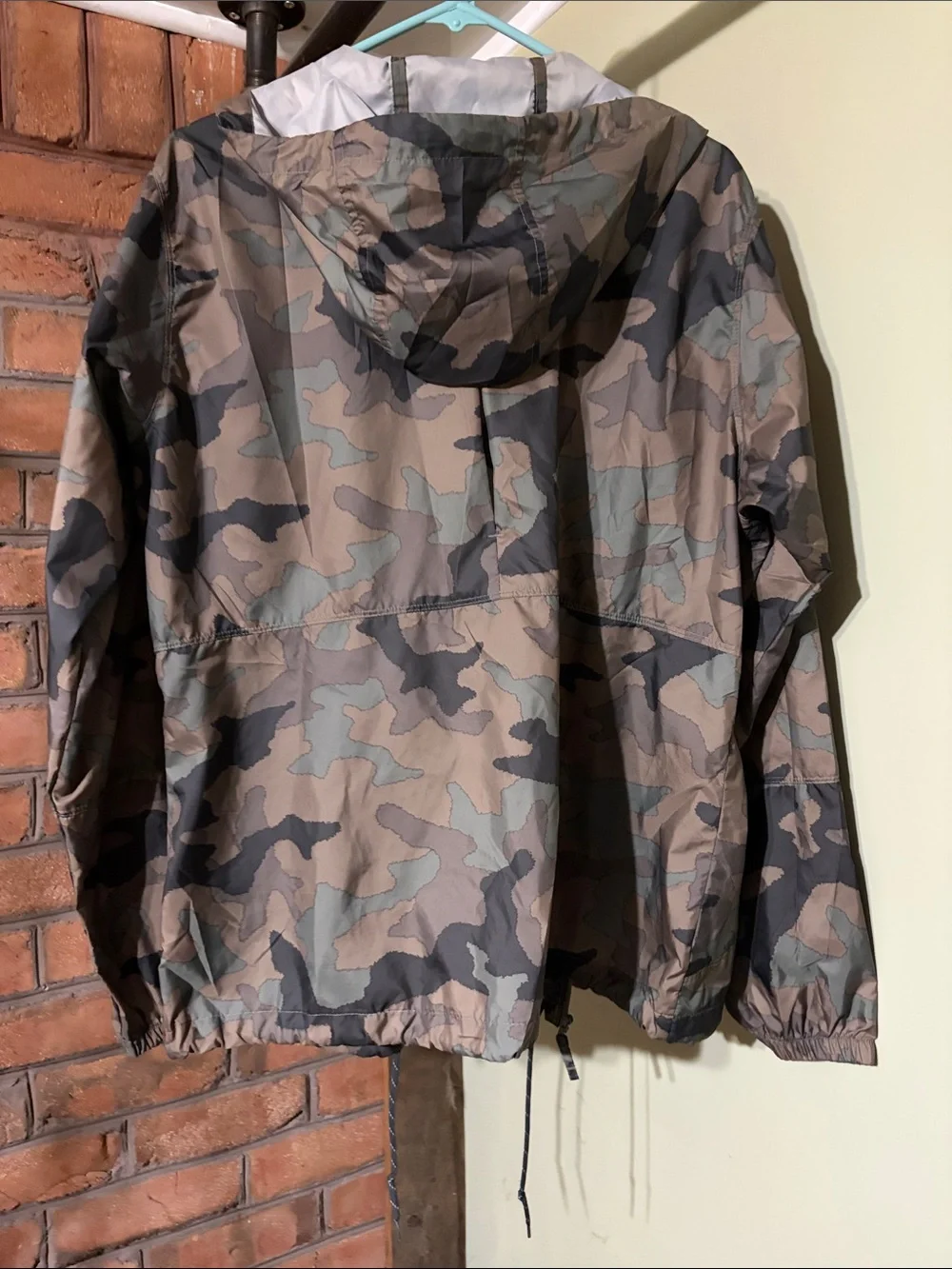 Woman’s Camouflage Hooded Windbreaker Jacket - Olive Camo - Picture 3 of 3